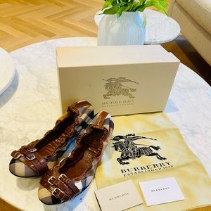 Burberry flats! In excellent condition. Size 9
